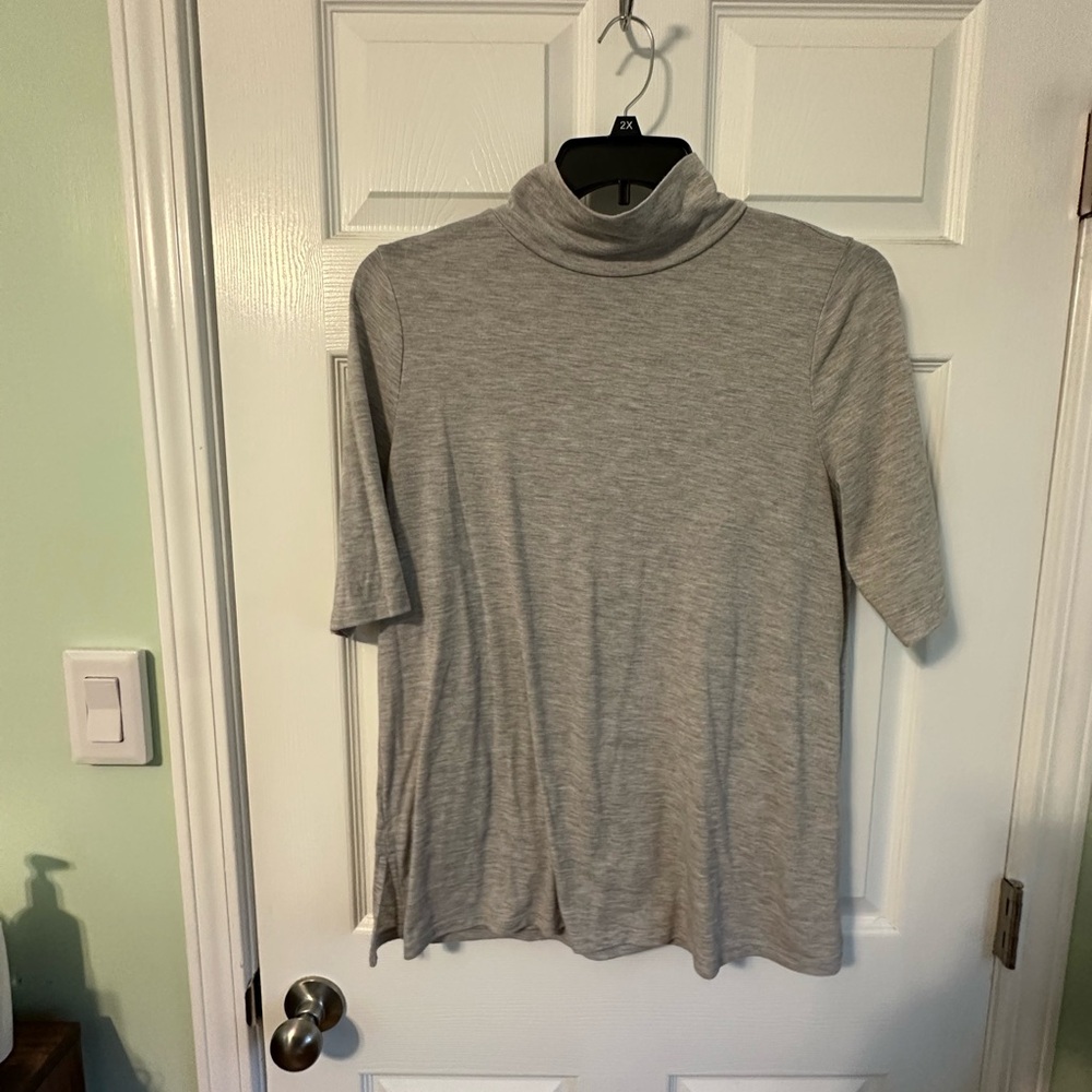 LOFT Heather Gray Short Sleeve Turtleneck Top